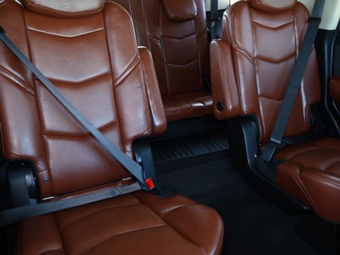 Used 2020 Cadillac Escalade Premium Luxury w/ Escalade Sport Edition image 27