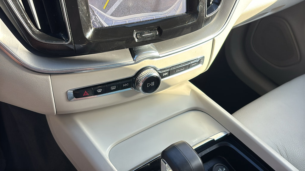 Certified 2024 Volvo XC60 B5 Core w/ Protection Package Premier AWD/4WD image 22