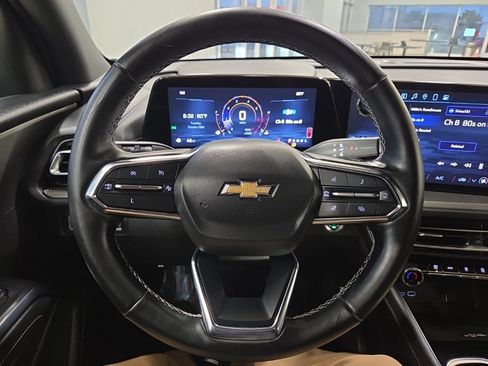 Used 2025 Chevrolet Traverse LT image 25