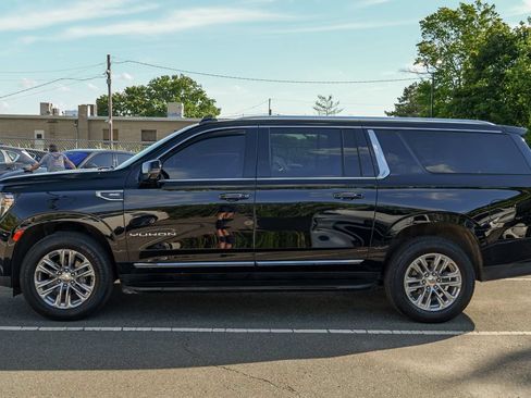 Used 2024 GMC Yukon XL SLT w/ SLT Premium Package AWD/4WD image 5
