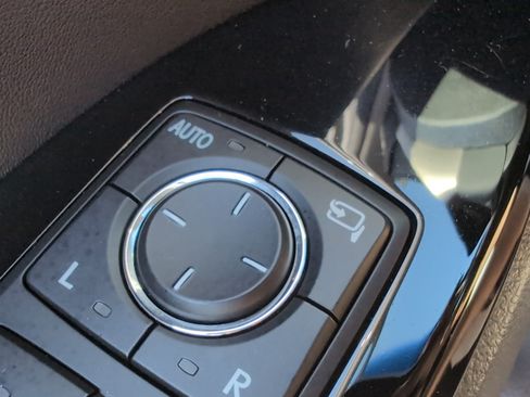 Used 2020 Lexus LX 570 4WD w/ Luxury Package image 43