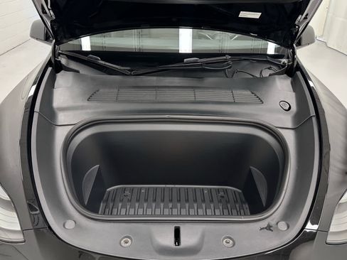 Used 2022 Tesla Model Y Performance image 40