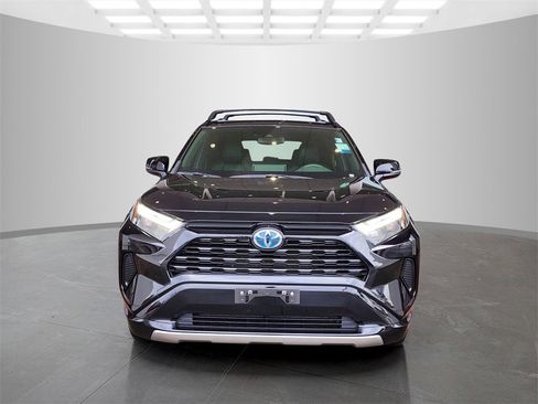 Used 2024 Toyota RAV4 SE image 2