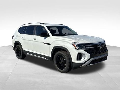 New 2026 Volkswagen Atlas Peak Edition image 7