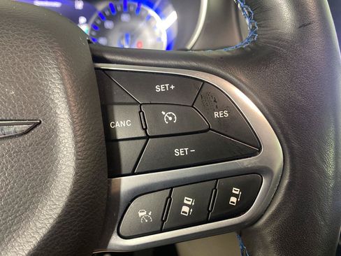 Used 2021 Chrysler Pacifica Touring-L w/ Uconnect Theater Family Group AWD/4WD image 17