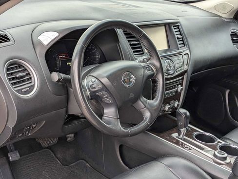 Used 2015 Nissan Pathfinder SL w/ SL Tech Package image 2