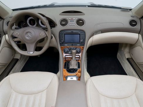 Used 2009 Mercedes-Benz SL 550 image 2