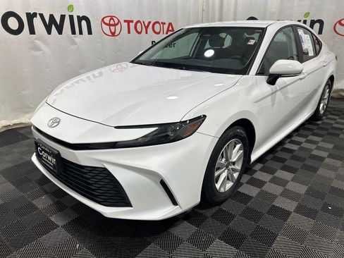 Used 2025 Toyota Camry LE image 3