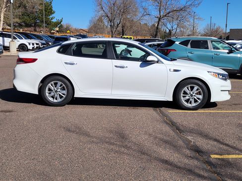 Used 2017 Kia Optima LX w/ Driver Convenience Package image 2