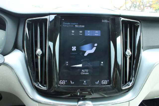 Used 2018 Volvo XC60 T6 Momentum w/ Convenience Package AWD/4WD image 20