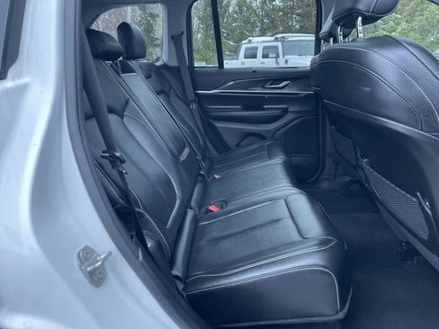 Used 2023 Jeep Grand Cherokee Limited w/ Luxury Tech Group II image 28