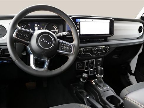 Used 2024 Jeep Wrangler Unlimited Sahara image 12