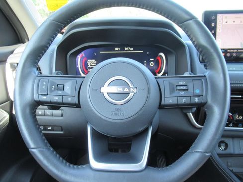 Used 2024 Nissan Rogue Platinum w/ Platinum Premium Package AWD/4WD image 23