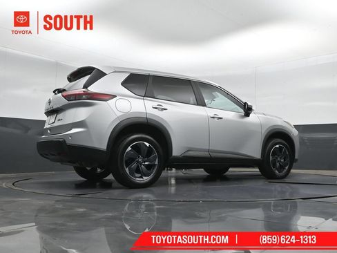 Used 2024 Nissan Rogue SV AWD/4WD image 37
