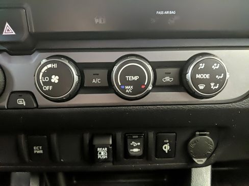 Used 2019 Toyota Tacoma TRD Sport image 20