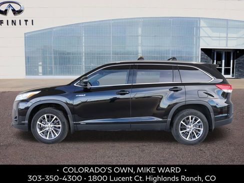 Used 2019 Toyota Highlander XLE image 2