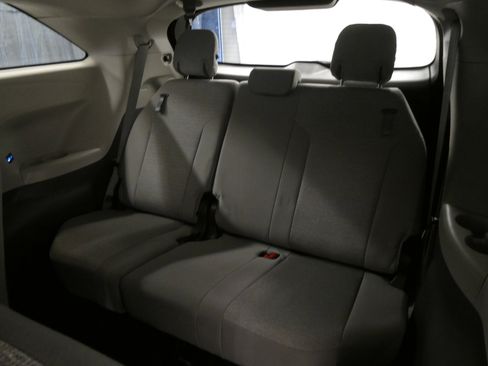 Certified 2024 Toyota Sienna LE image 9