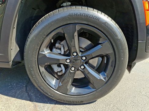 Used 2023 Jeep Grand Cherokee L Laredo image 8