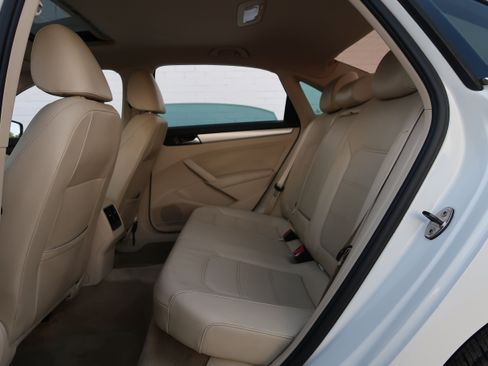 Used 2013 Volkswagen Passat TDI SE FWD image 32