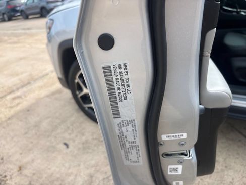 Used 2025 Jeep Compass Limited AWD/4WD image 29