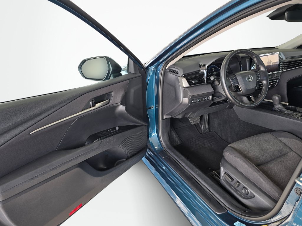 Used 2025 Toyota Camry LE w/ Convenience Package FWD image 28
