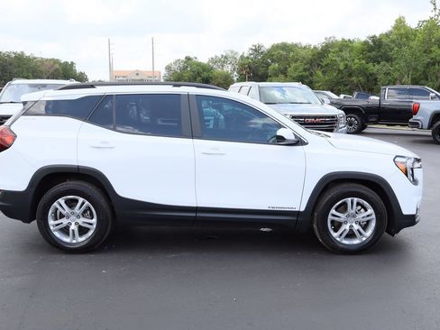 Used 2022 GMC Terrain SLE w/ Driver Convenience Package FWD image 10