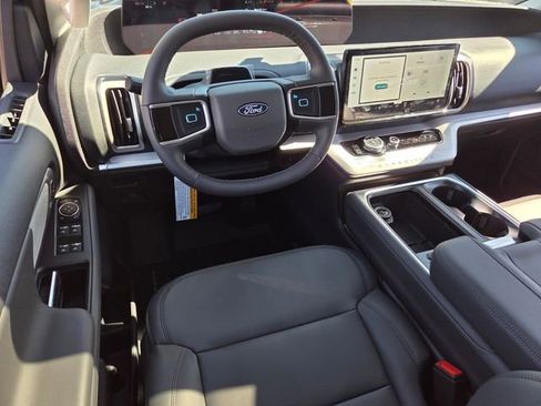 New 2026 Ford Expedition Active image 7