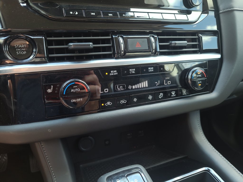 Certified 2025 Nissan Pathfinder SL FWD image 25