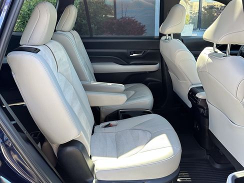 Used 2025 Toyota Grand Highlander AWD Hybrid image 25