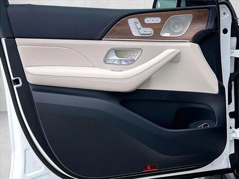 New 2026 Mercedes-Benz GLS 580 4MATIC image 26