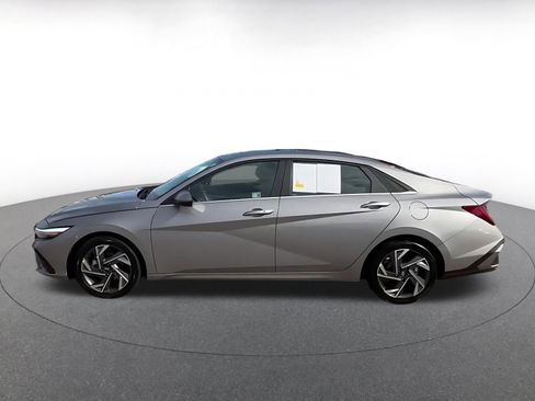 Used 2025 Hyundai Elantra SEL image 9