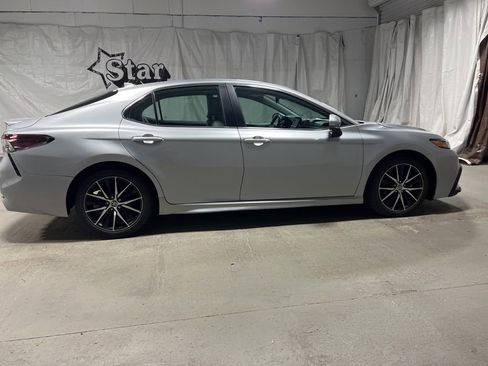Used 2024 Toyota Camry SE image 8