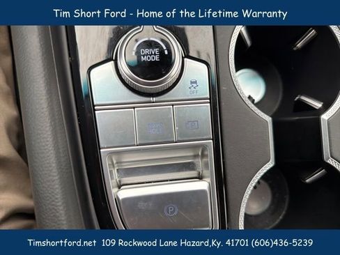 Used 2025 Genesis G70 2.5T image 12