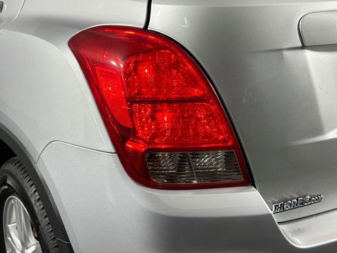 Used 2019 Chevrolet Trax LS FWD image 34