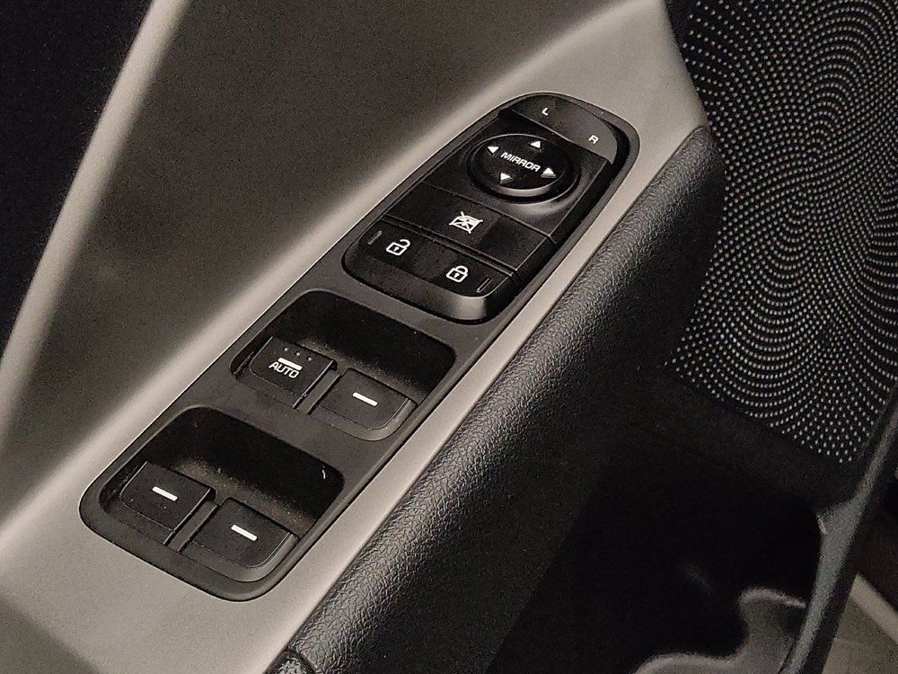 Used 2018 Kia Niro LX FWD image 27