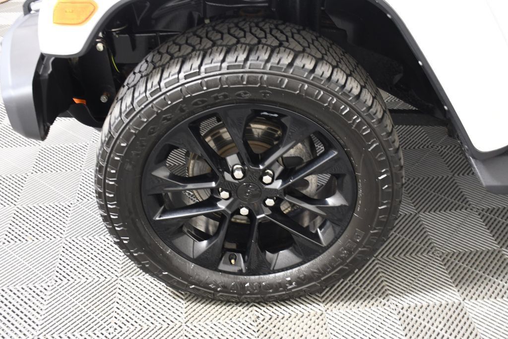 Used 2021 Jeep Wrangler Unlimited Sahara w/ Cold Weather Group AWD/4WD image 11