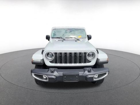 Used 2025 Jeep Wrangler Unlimited Sahara AWD/4WD image 5
