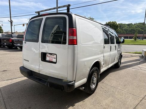 Used 2017 Chevrolet Express 2500 RWD image 6