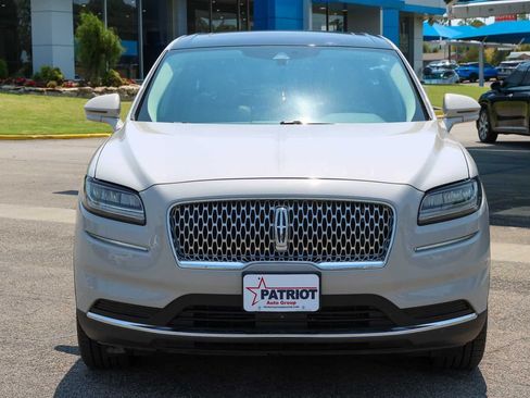 Used 2022 Lincoln Nautilus Reserve AWD/4WD image 2