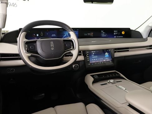 New 2025 Lincoln Navigator Reserve AWD/4WD image 2
