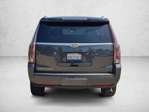 Used 2017 Cadillac Escalade Luxury RWD image 6