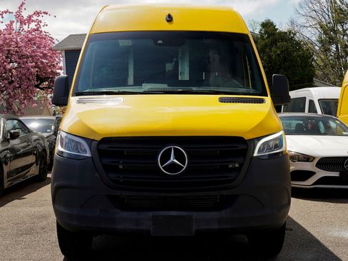 Used 2021 Mercedes-Benz Sprinter 2500 image 9