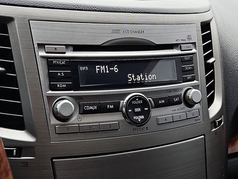 Used 2011 Subaru Outback 2.5i Limited image 17