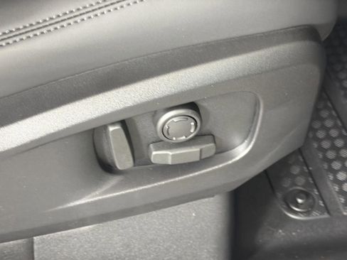 New 2026 Land Rover Defender 110 X-Dynamic SE image 33