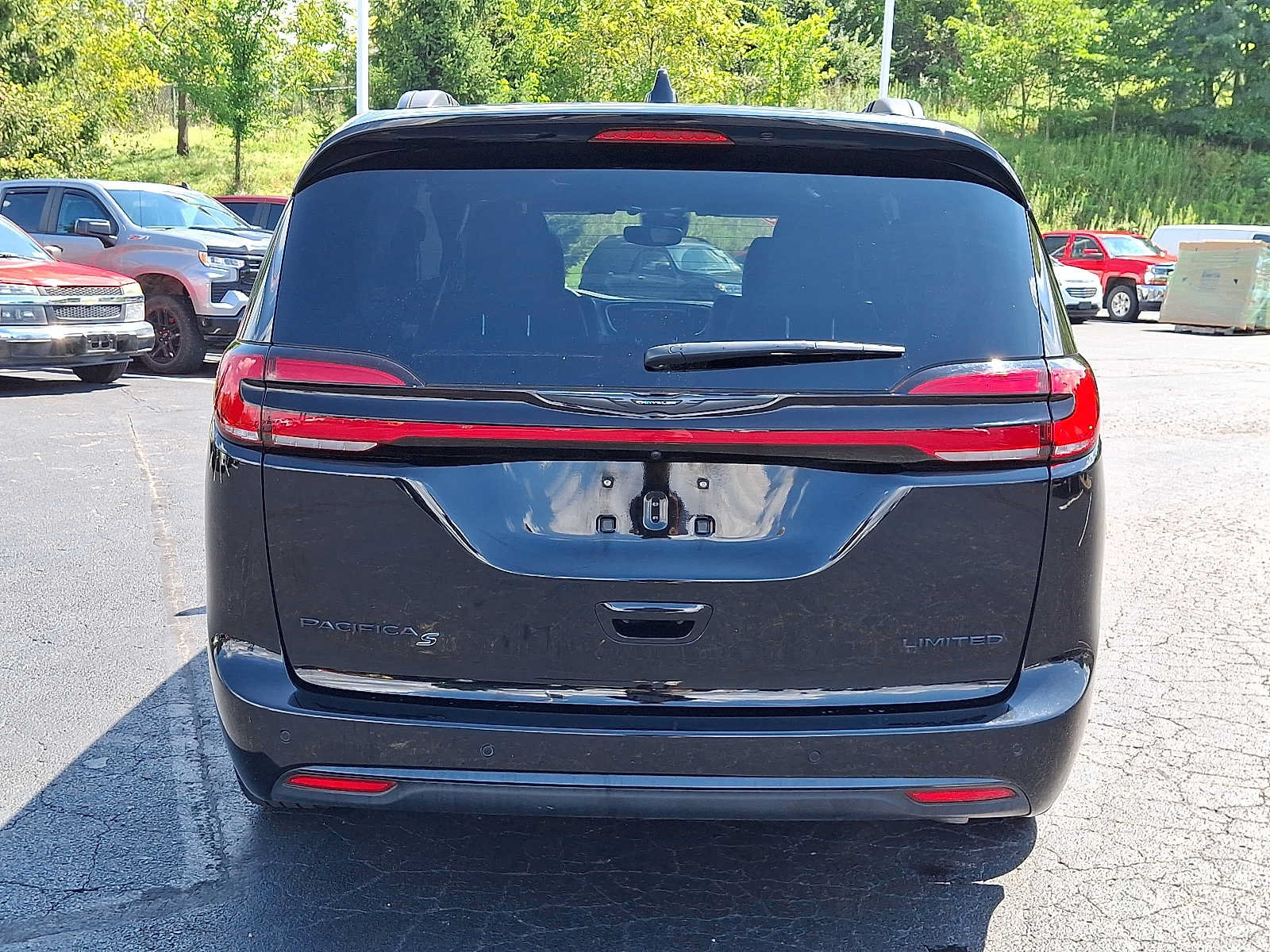 Used 2025 Chrysler Pacifica Limited FWD image 5