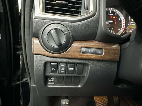 Used 2017 Nissan Titan Platinum Reserve image 32