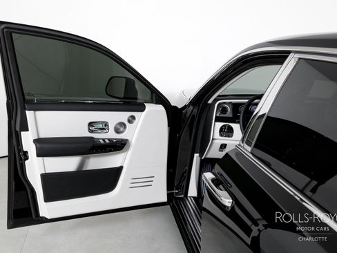 Certified 2025 Rolls-Royce Phantom Sedan image 11