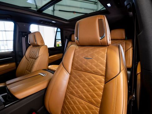 Used 2022 Cadillac Escalade Premium Luxury image 33