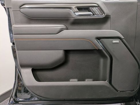 Used 2025 GMC Sierra 2500 AT4 w/ Technology Package image 8