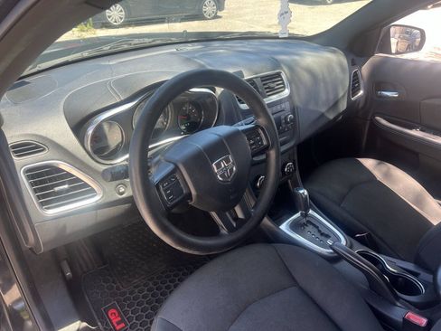 Used 2013 Dodge Avenger SE FWD image 11